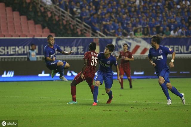 申花富力河北华夏幸福交锋，场上对阵激烈