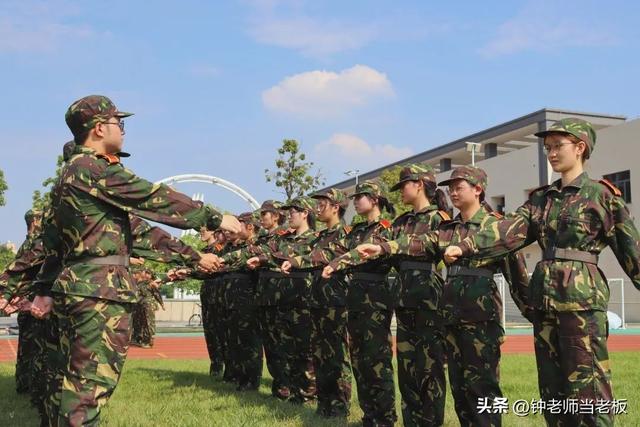 战术演练球员整装待发战百炼成钢