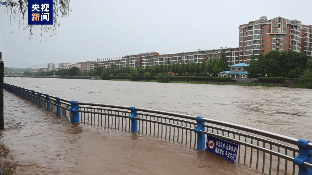 泰国首都曼谷遭遇连续暴雨，多地受灾